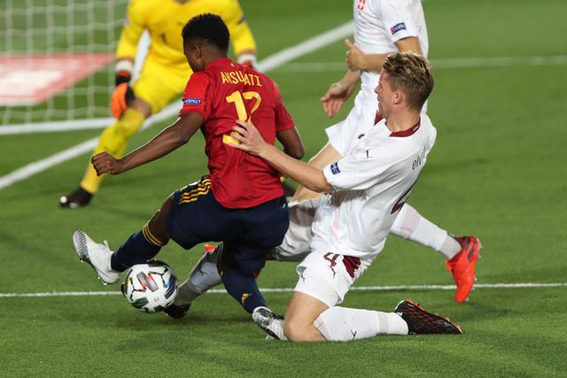 意甲-莱奥梅开二度吉鲁破门 AC米兰3-1维罗纳